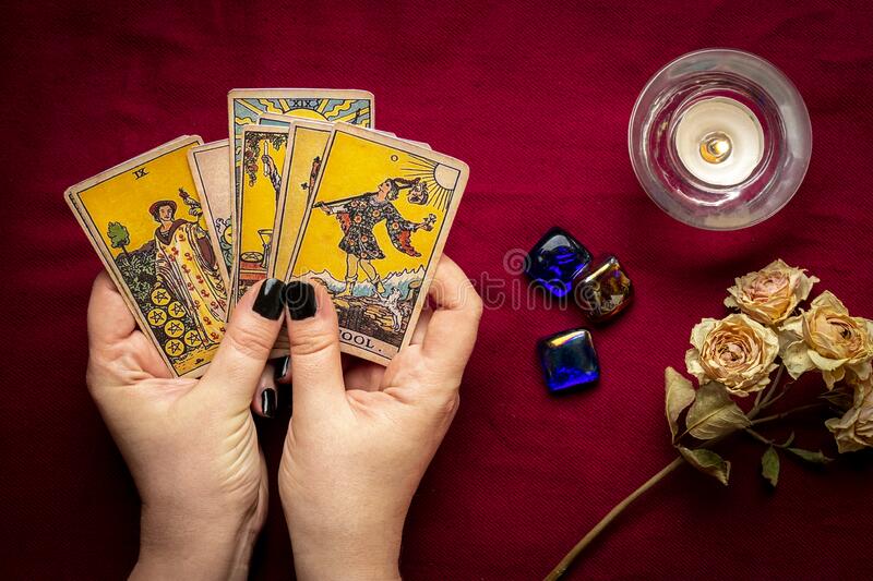 Image showcasing a Tarot Card Reading setup, representing the Tarot Card Reading Course at Mystical Auras.